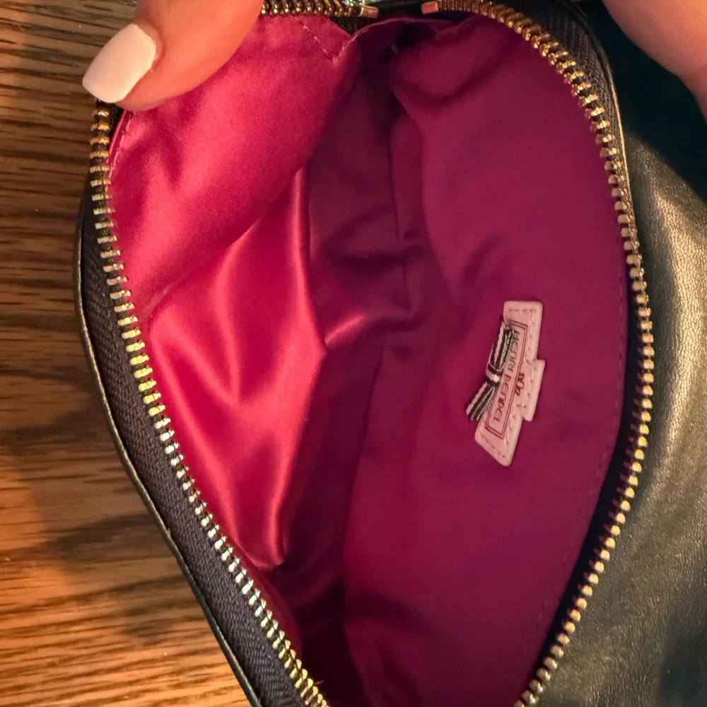 Henri Bendel Black Clutch/wristlet with Gold Chain snd pink interior - Picture 4 of 8